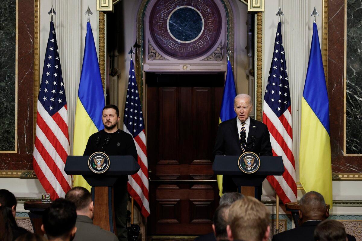 Ukrainian President Volodymyr Zelenskyy and U.S. President Joe Biden hold a news conference in the Indian Treaty Room of the Eisenhower Executive Office Building in Washington, on Dec. 12, 2023. (Chip Somodevilla/Getty Images)
