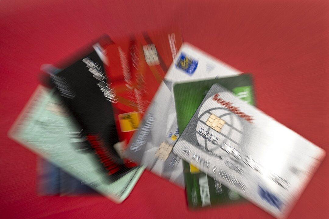 Statistics Canada Says Household Debt-to-Income Ratio Lower in Q3, Service Costs Up