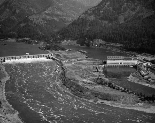 Bonneville Dam constructed at tidewater on the Columbia River in Washington, 1955. (Pictorial Parade/Archive Photos/Getty Images)