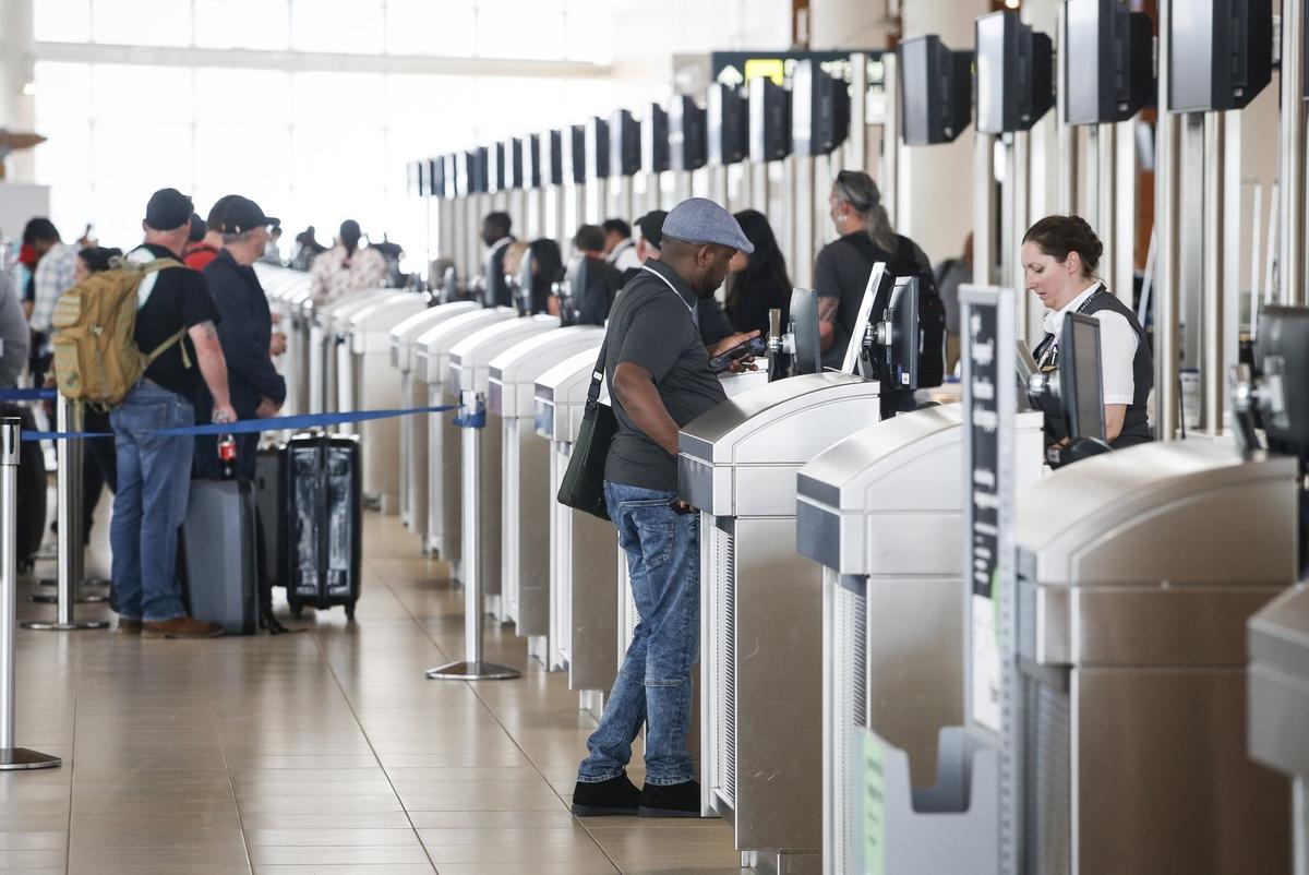 Ottawa Should Set Deadline to Clear Immigration Backlogs: House of Commons Committee