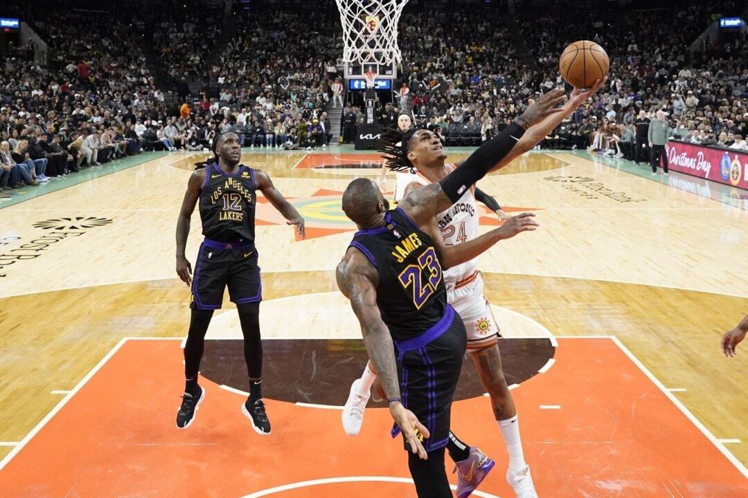 NBA Roundup: Spurs Halt Team-Record Skid, Top Lakers