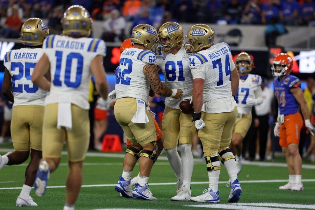 UCLA Scores 28 Unanswered Points to Beat Boise State 35–22