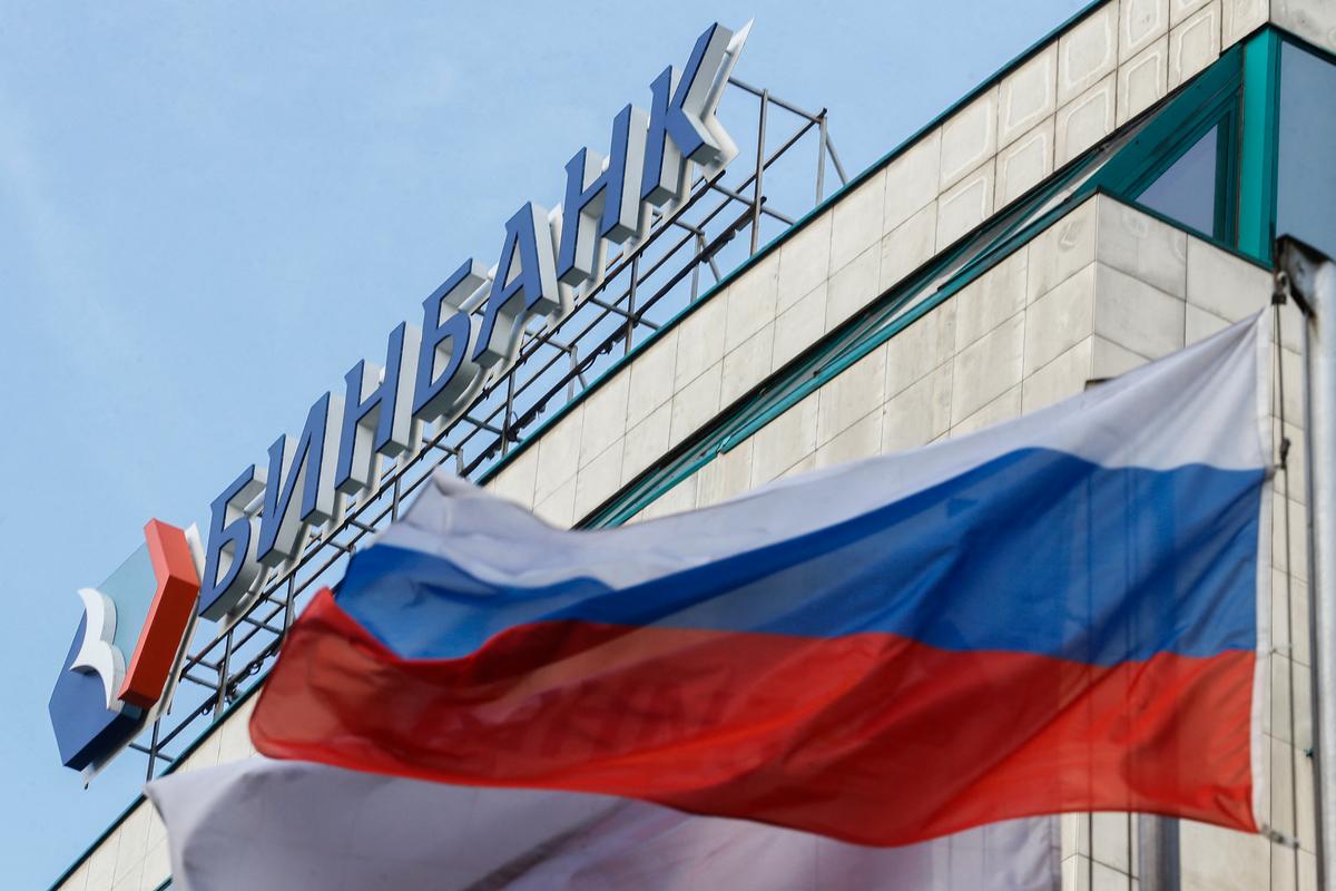 Unfreeze Russia’s $300 Billion and Give It to Ukraine