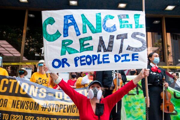 Renters and housing advocates attend a protest to cancel rent and avoid evictions in front of the courthouse amid the coronavirus pandemic in Los Angeles on Aug. 21, 2020. (Valerie Macon/AFP via Getty Images)