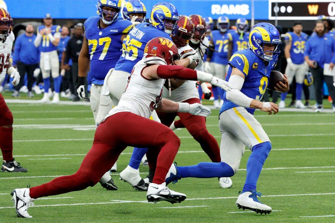 Stafford Throws 2 TD Passes, Rams in NFC Playoff Race With 28–20 Win Over Commanders