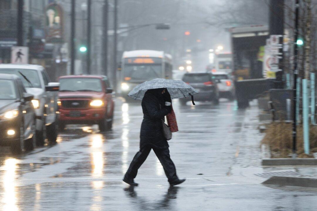 Winds Over 100 Kilometres per Hour Hit East Coast as Homeless Tie Down Tents