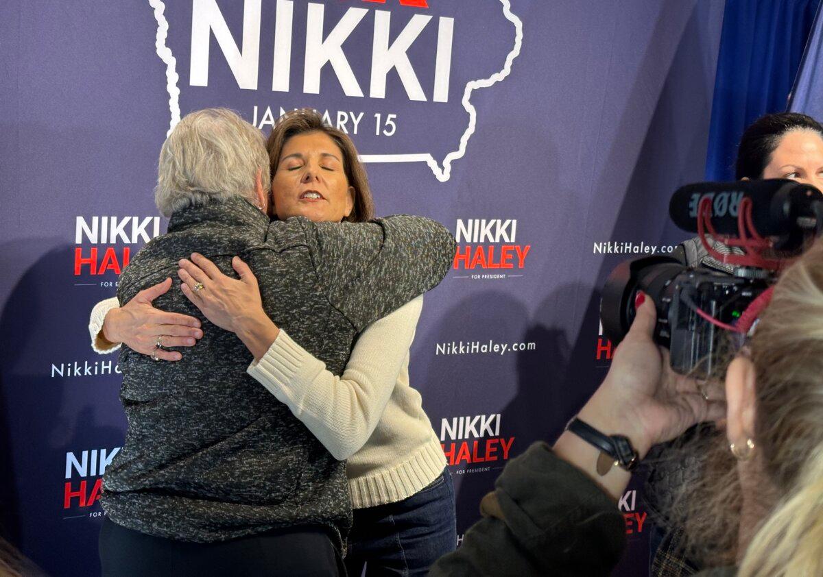 Former South Carolina Gov. and former U.N ambassador Nikki Haley embraces a supporter at a campaign event in Nevada, Iowa, on Dec. 18, 2023. (Austin Alonzo/The Epoch Times)