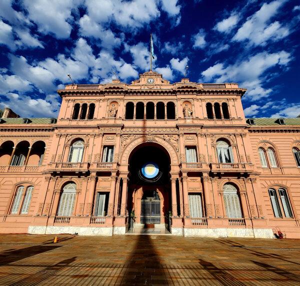 Argentina’s presidential palace, the Casa Rosada. During a November visit, the country was weighing two choices for who will occupy the presidency. (Simon Peter Groebner/Minneapolis Star Tribune/TNS)