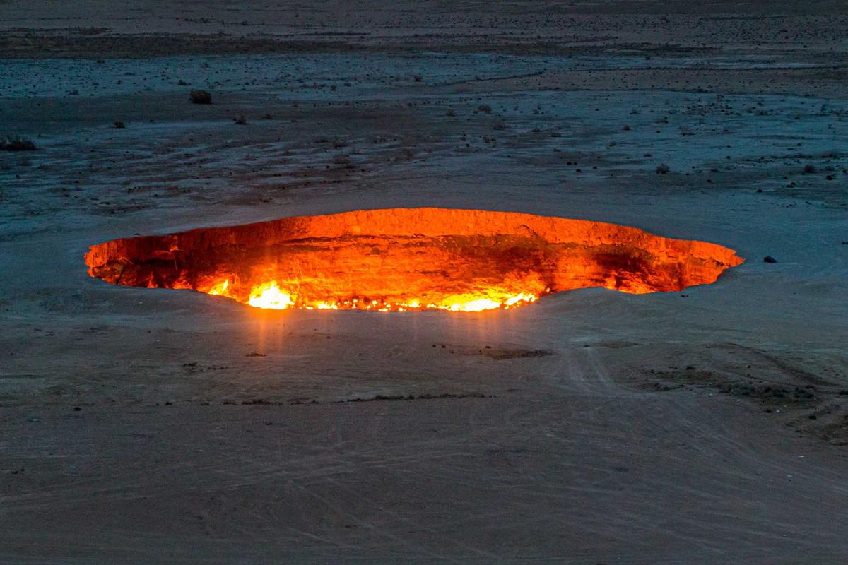 The Gates of Hell near Darvaza, Turkmenistan. (Matyas Rehak/Shutterstock)