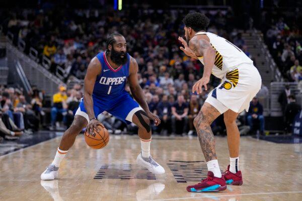 Los Angeles Clippers guard James Harden (1) drives on Indiana Pacers forward Obi Toppin (1) during the second half of an NBA basketball game in Indianapolis, on Dec. 18, 2023. (Michael Conroy/AP Photo)