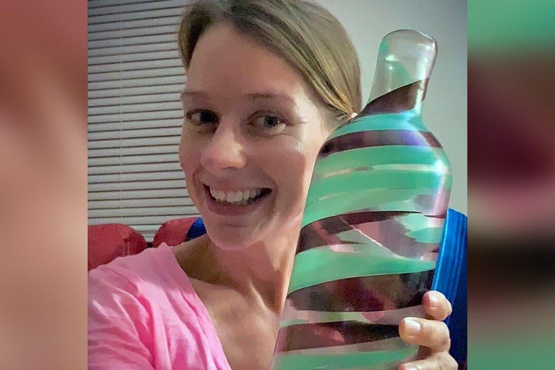 She Bought Colorful Vase at Goodwill for $3.99; Rare Piece Sold at Auction for $107,000