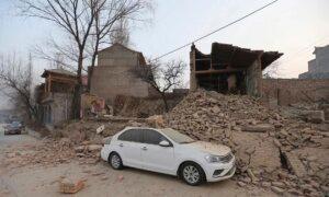 Strong Quake in Northwestern China Kills at Least 127 People