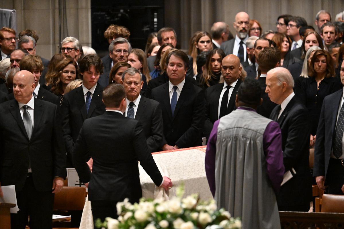 Justice Sandra Day O'Connor Memorialized by Biden, Chief Justice
