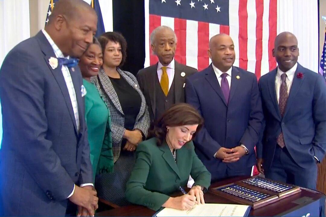 New York Gov. Hochul Passes Law Forming Commission to Study Racial Reparations
