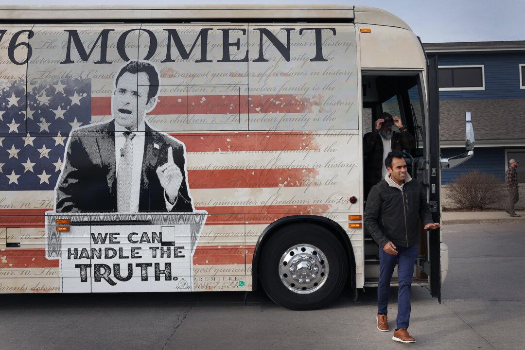 Vivek Ramaswamy’s Campaign Halts ‘Idiotic’ TV Ad Spending Ahead of Iowa Caucuses, New Hampshire Primary