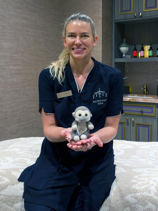 Mattiee, a massage therapist at Fairmont Spa Austin, holds Sigmund the comfort monkey. (Alan Behr/TNS)