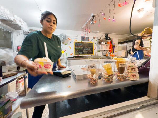 Serving them up at Amy's Ice Creams in Austin, Texas. (Alan Behr/TNS)