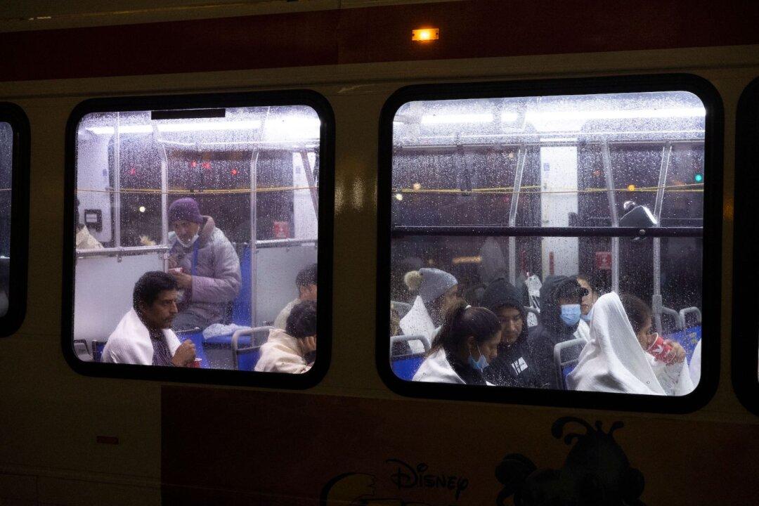 Chicago-Bound Illegal Immigrants Dropped Off at Secret Locations so Busses Can Avoid Penalties