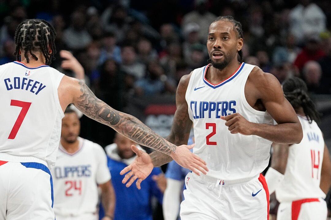 Leonard, Clippers Extend Win Streak to 9 by Holding Off Mavs Rally in 120–111 Victory