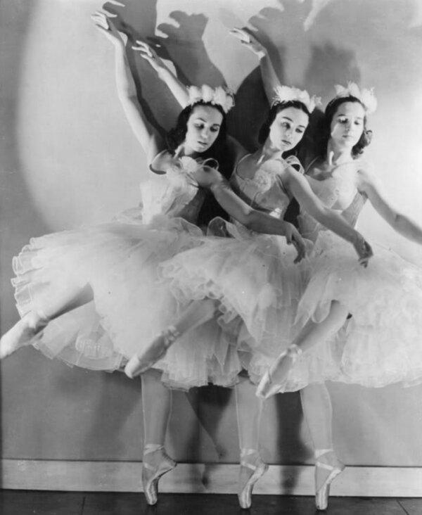 Photo of the Ballet Russe de Monte Carlo performing "The Nutcracker" in 1940. (Public Domain)
