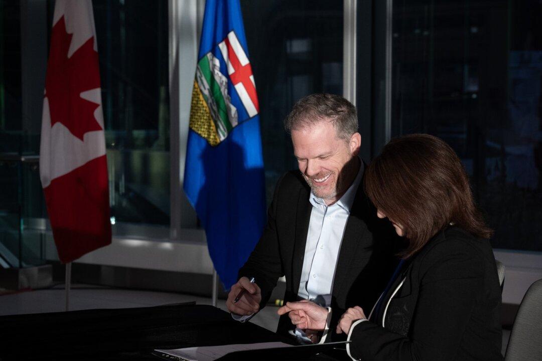 Alberta Commits Extra $200M for Family Doctors, Finalizes $1B Health Deal With Ottawa