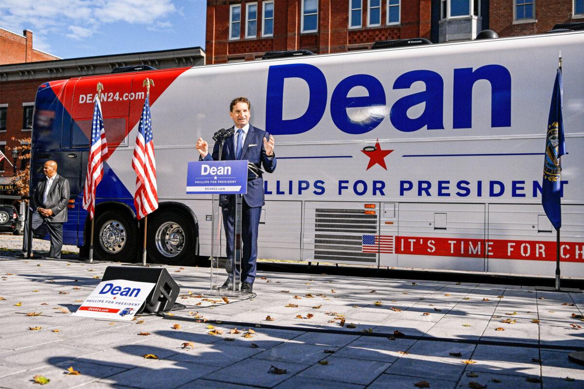 U.S. Rep. Dean Phillips (D-Minn.) speaks at a rally outside of the New Hampshire Statehouse in Concord on Oct. 27, 2023. (Gaelen Morse/Getty Images)