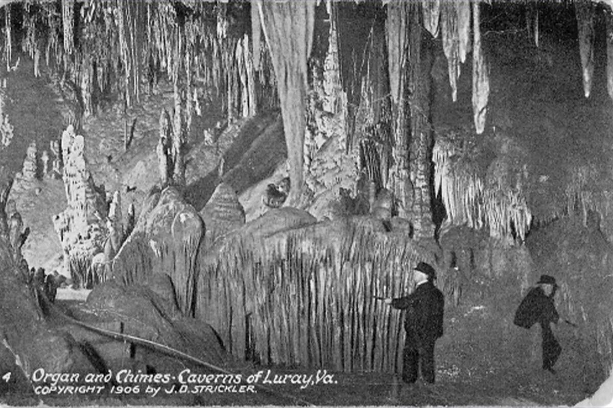 An old photo from 1906 shows some early musical performances on the Great Stalacpipe Organ. (<a href="https://en.wikipedia.org/wiki/File:Organ_and_Chimes_-_Caverns_of_Luray_Va_1906_postcard.png">Public Domain</a>)