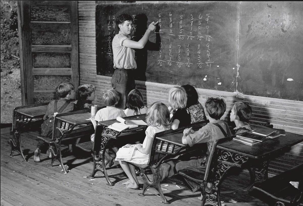 A one-room schoolhouse in Breathitt County, Ky., 1940. (Public Domain)