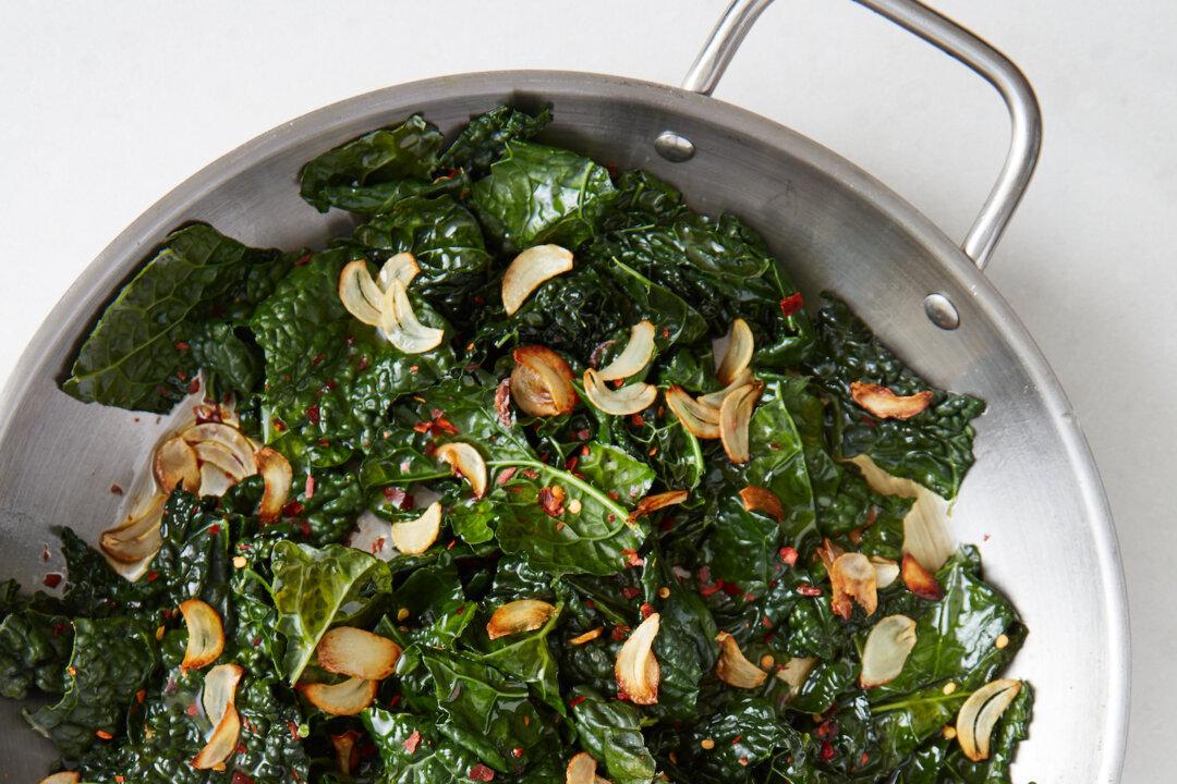 Easy Skillet Kale With Lemon and Garlic