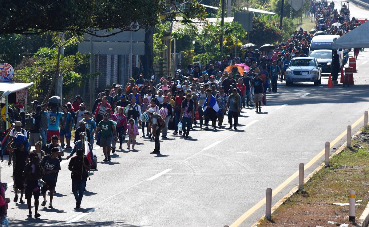 Migrant Caravan Spends Christmas on the Road, Marching on to US Border