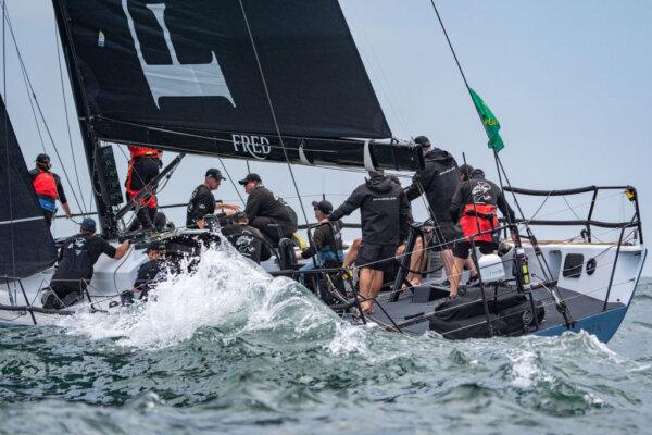 Yacht Smuggler sails towards Sydney Heads during the 2023 Sydney to Hobart race start on Sydney Harbour, on Dec. 26, 2023. (Andy Cheung/Getty Images)