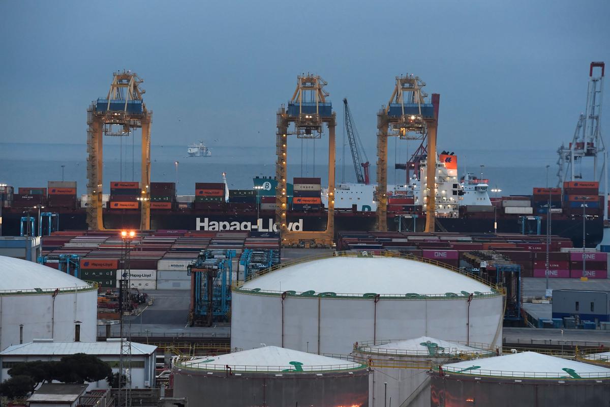 Hapag-Lloyd Says Red Sea Still Too Dangerous for Shipments as Houthi Attacks Continue