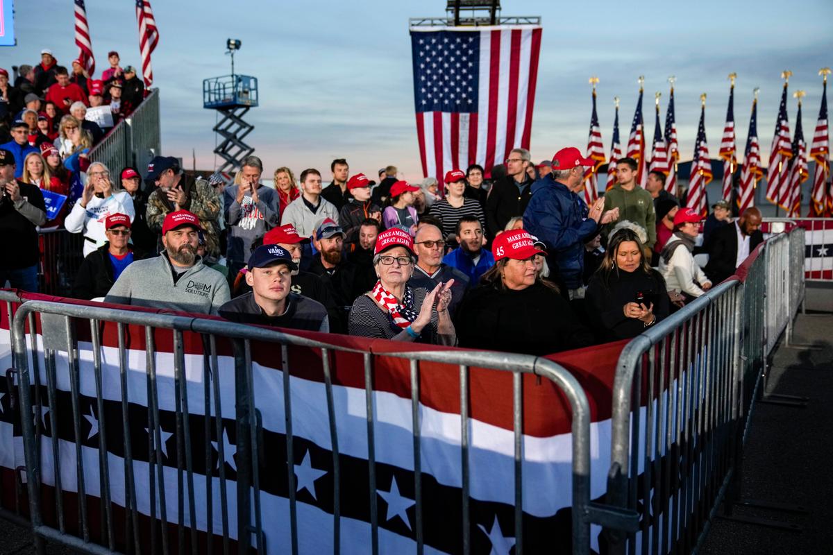 Supporters of former President Donald Trump await his arrival for a rally at the Dayton International Airport in Vandalia, Ohio, on Nov. 7, 2022. (Drew Angerer/Getty Images)