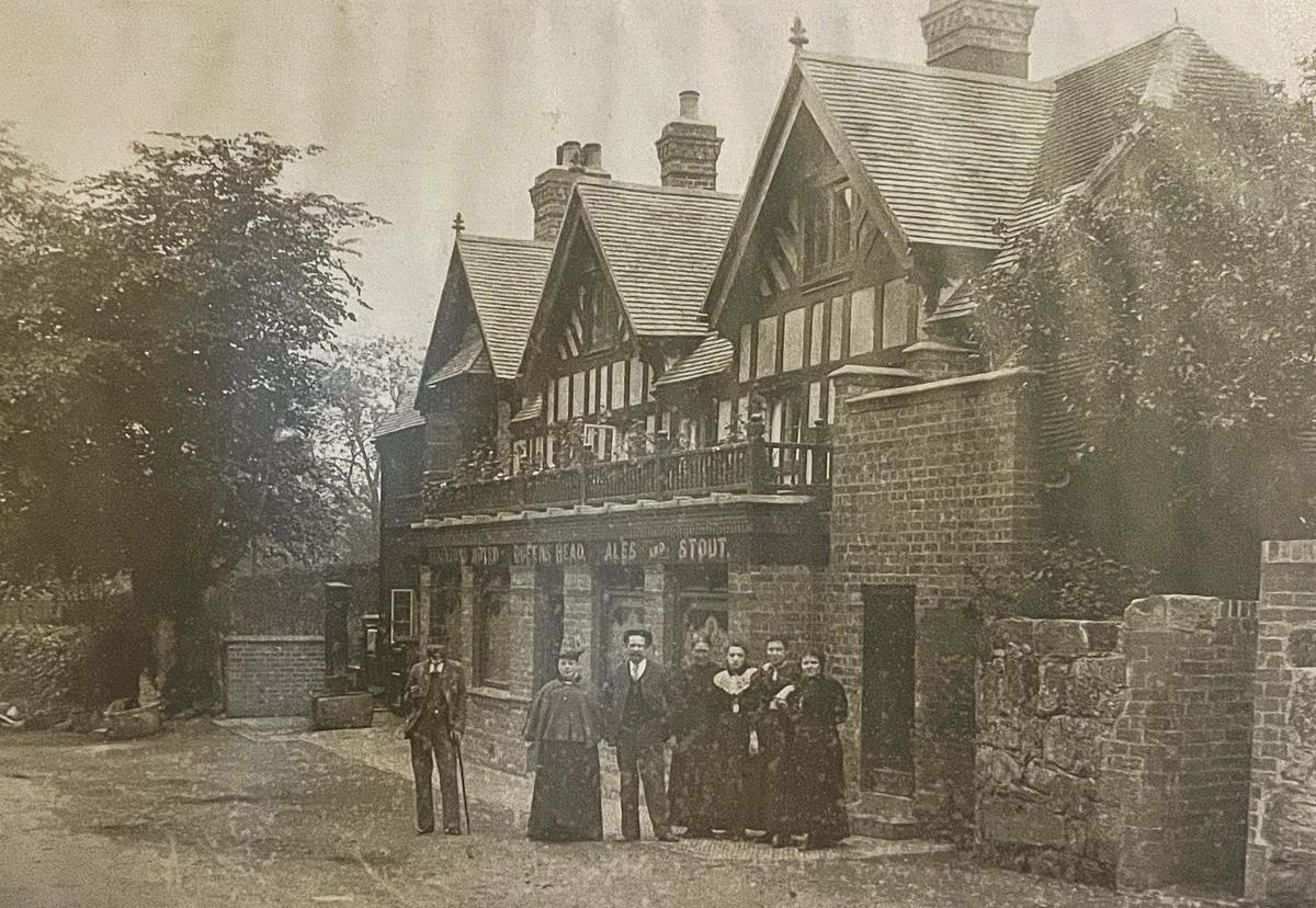 A historic picture of The Queens Head, Meriden, dated the early 1900s. (SWNS)