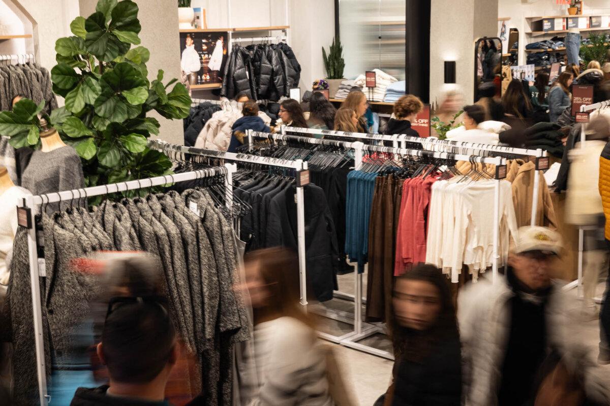US Holiday Retail Sales Slow From Last Year, Mastercard Data Show | USNN World News People shop at an Abercrombie & Fitch store during "Black Friday" in New York on Nov. 24, 2023. (Yuki Iwamura/AFP via Getty Images)