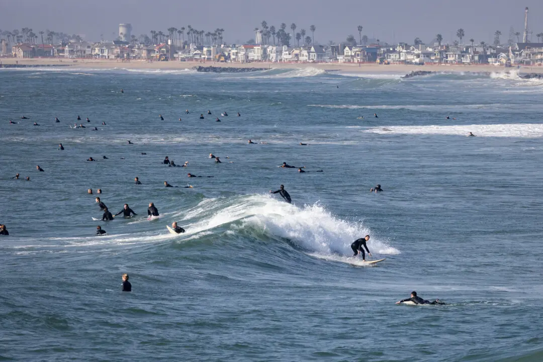 Newport Beach Experiences High King Tides and Flood Risk