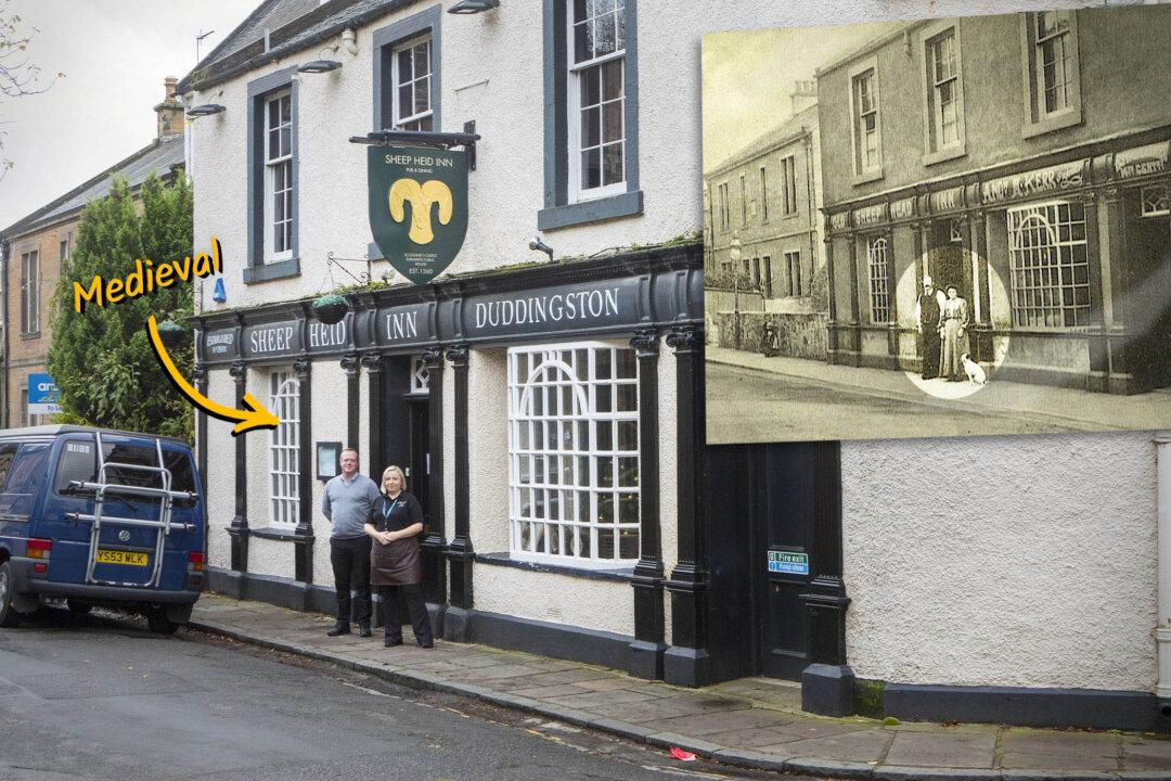 Britain’s Oldest Pubs—Some Over 800 Years Old—Still Open Recreate Historic Photos: Then and Now
