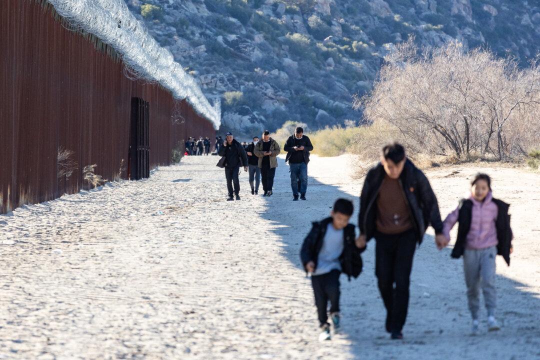 30,000 Chinese Nationals Illegally Crossed Into US Since Oct. 1: Border Data