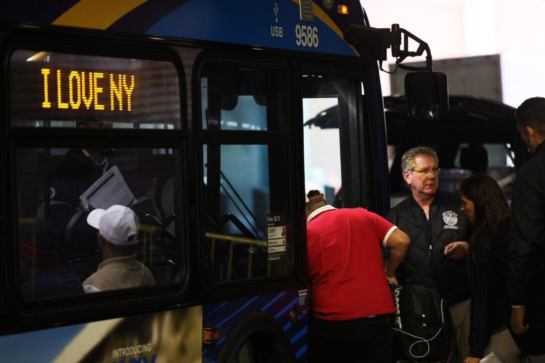 More Buses With Illegal Immigrants Arrive in NYC Despite New Restrictions: Report