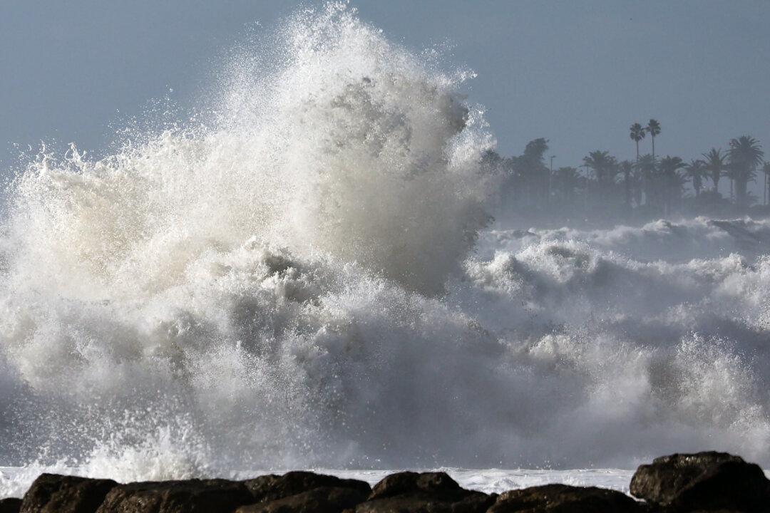 Giant Waves Hit California Coast, Cause Injuries and Flooding