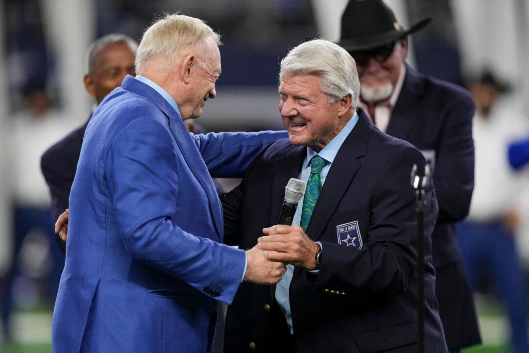 Jimmy Johnson Joins Cowboys’ Ring of Honor 30 Years After Ugly Split With Jerry Jones