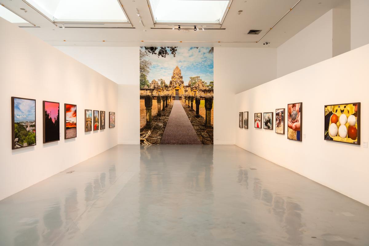<span style="font-weight: 400;">The Bangkok Art and Culture Centre features art exhibits, cultural events, cafés, bookshops, a library, and more.</span> (Michaelnero/Shutterstock)