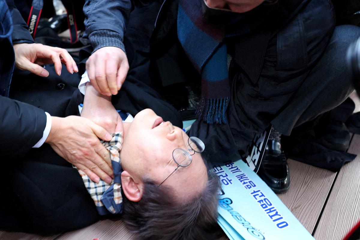 South Korea Opposition Chief Stabbed in Neck, Recovering After Surgery