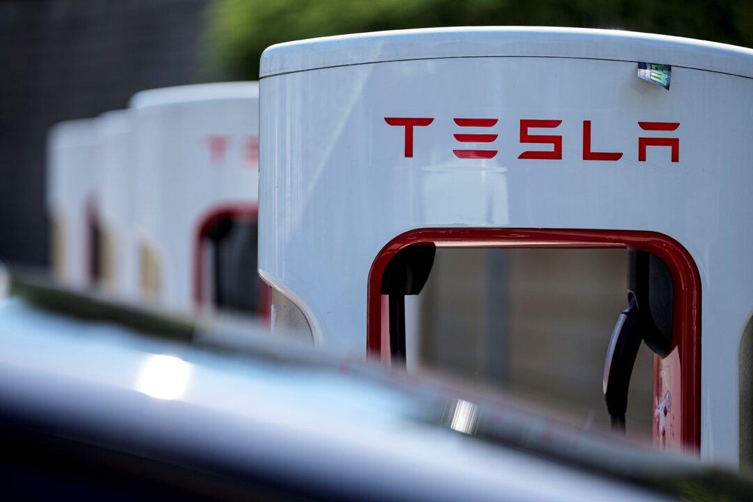 Price Cuts Boost Tesla’s 4th Quarter Sales, Beating Estimates