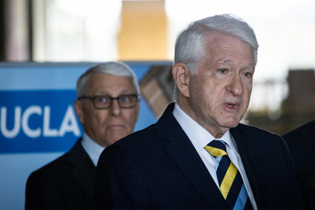 UC Faculty Call for Resignation of UCLA Chancellor Over Protest Handling