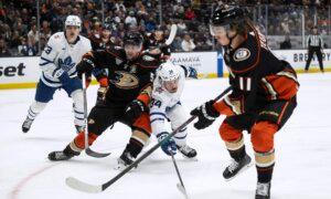 Auston Matthews Scores in OT as Maple Leafs Edge Ducks 2–1