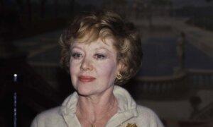 Glynis Johns, ‘Mary Poppins’ Star Who First Sang Sondheim’s ’Send in the Clowns,' Dies at 100