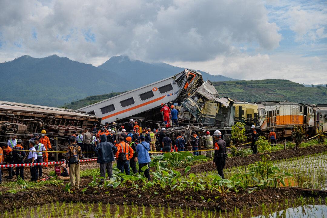 Train Collision in Indonesia Kills 4, Injures 42