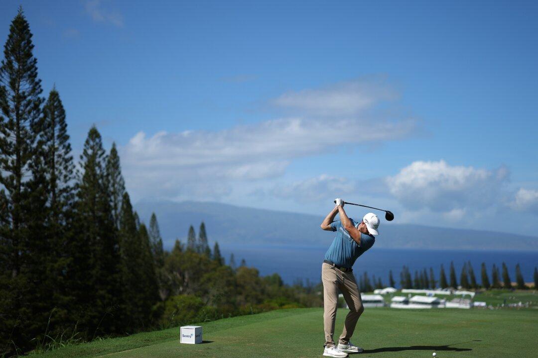 Chris Kirk Takes Kapalua Lead With Final Birdie. A Dozen Players Are Lined up Behind Him