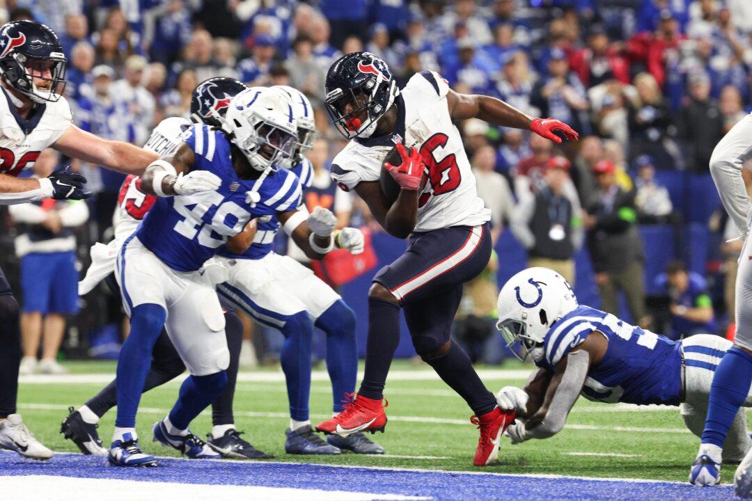 Dropped 4th-Down Pass Costly as Colts Squander Playoff Chance With 23–19 Loss to Texans